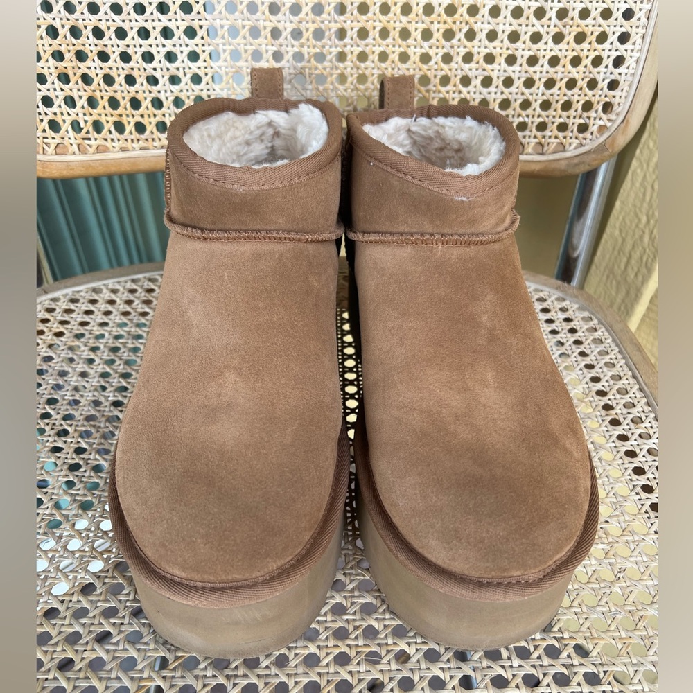 Mini Platform UGG Boots size 10 - Picture 2 of 6